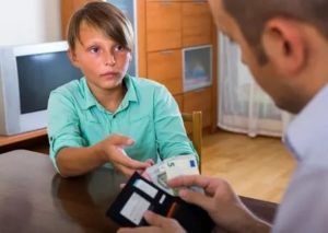 Попросить денег у родителей